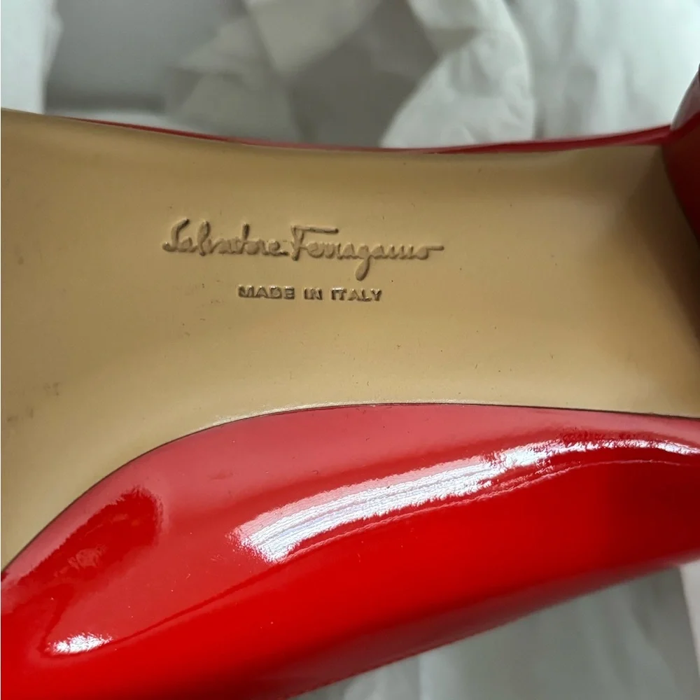 Salvatore Ferragamo Red Patent Vara Bow Flats with Gold Plaque - Picture 8 of 11